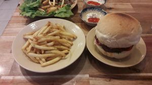 Delicious burger at Chay Nha Toi in Ho Chi Minh City