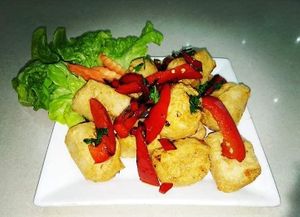 Salt & Pepper Tofu.

Soft & Fluffy Tofu with Capsicum, Basil & Seasoning.

Tofu Clouds ♡♡♡ at Loving Hut in Cabramatta