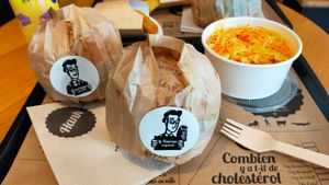 Burgers + coleslaw at Hank Cuisine Végétale in Lyon