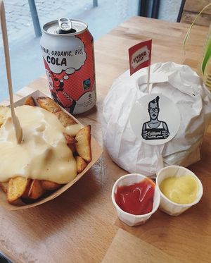 Vegan burger, vegan cheese fries at Hank Cuisine Végétale in Lyon