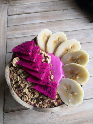Dragon fruit smoothie bowl at Vegan Soul Kitchen in Penida Island