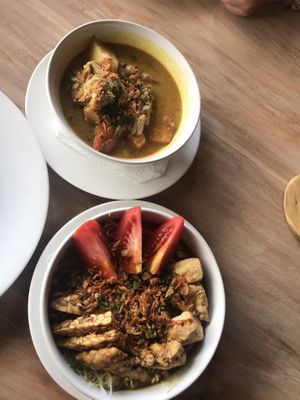 Soto + curry at Vegan Soul Kitchen in Penida Island