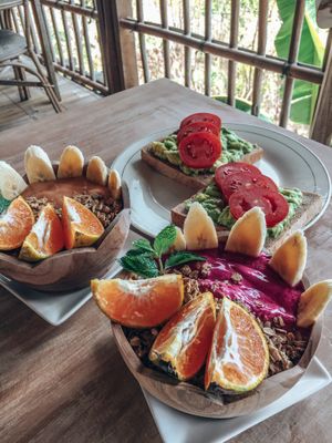 Oothie bowl and avocado toast at Vegan Soul Kitchen in Penida Island