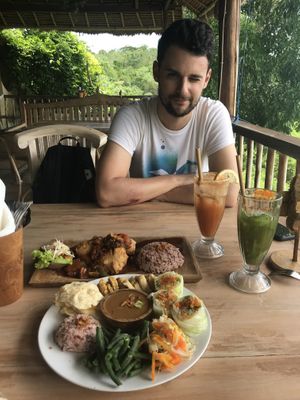 Lunch at Vegan Soul Kitchen in Penida Island