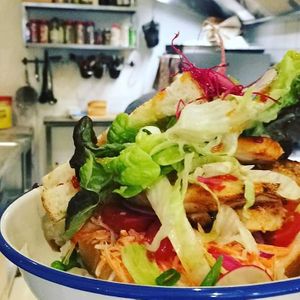 Sweet chili and chicken paratha at Living in Geel