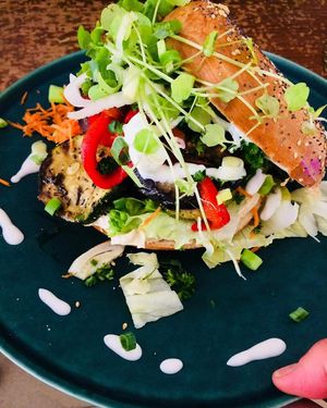 Grilled zucchini bagel at Living in Geel