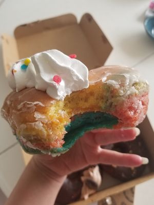 Donut arcoiris at Donut Corp - Nueva Los Leones in Santiago