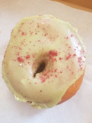 Donut te verde y frambuesa at Donut Corp - Nueva Los Leones in Santiago