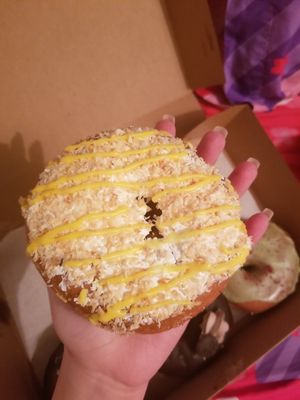 Donut mango maracuyá at Donut Corp - Nueva Los Leones in Santiago