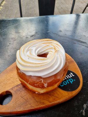 Donut pie de limón at Donut Corp - Nueva Los Leones in Santiago