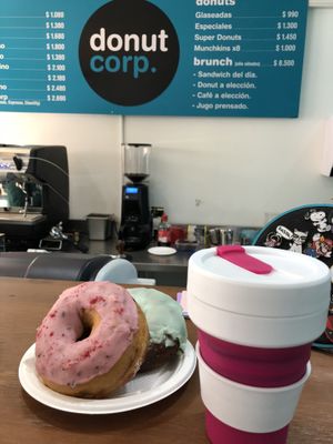 Donitas y café para llevar at Donut Corp - Nueva Los Leones in Santiago