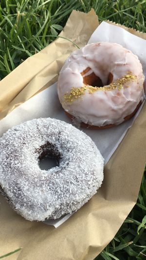 Prestigio y pistacho at Donut Corp - Nueva Los Leones in Santiago