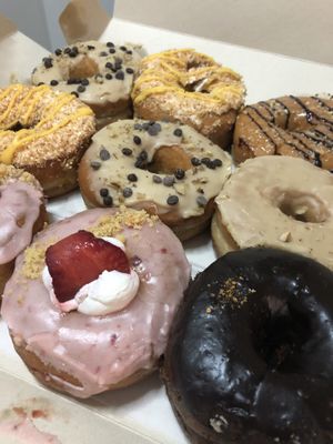 Diferentes sabores de donas at Donut Corp - Nueva Los Leones in Santiago