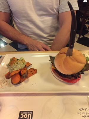 Burger (17,50€) at Bon Lloc in Mallorca