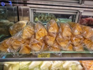Fresh cut fruits at Fruit Box 白香果 - Tiong Bahru Plaza in Central Singapore