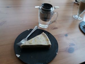 Lemonchesecake with tea at Wildgroei in Delft