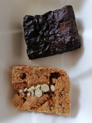 White choc and macadamia blondie and a brownie at South Street Kitchen in Sheffield