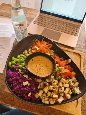 Thai bowl at Nährstoff-Reich in Bochum