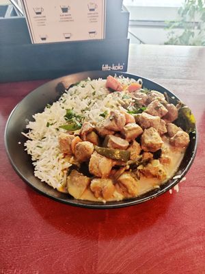 Soja Geschnetzeltes mit Gemüse und Reis at Mondo DELI in Darmstadt