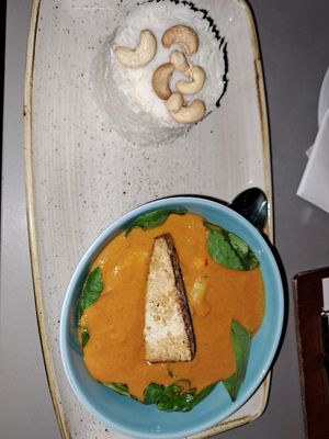 Cauliflower, chickpea tofu curry at Joma in Vienna