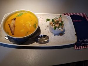 Curry cauliflower, tofu, white rice, roasted cashews at Joma in Vienna