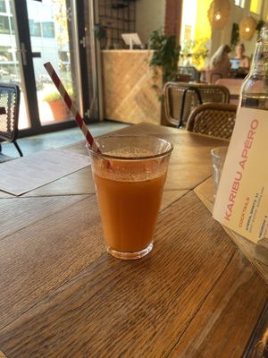 Immune booster (with orange, apple, carrot and ginger): a bit watery at Karibu Cafe in Utrecht