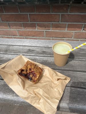 Strawberry-rhubarb crumble (€?) and the Green Boost juice (€6)  at Karibu Cafe in Utrecht