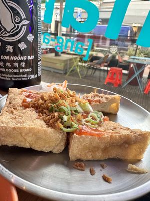 Nice vegan options here! I tried fried Tofu and springrolls. They have all kinds of vegan choices .  at Anan Saigon Streetfood in Utrecht