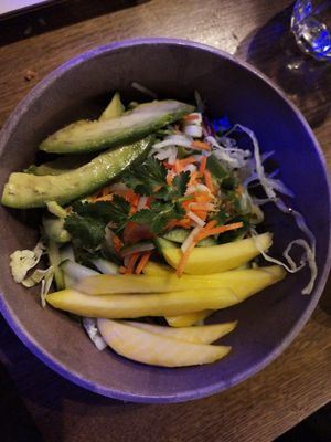 Salade with mango and avocado at Anan Saigon Streetfood in Utrecht