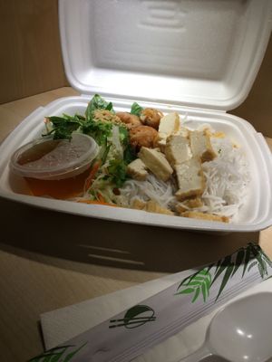 Große Auswahl an veganen Gerichten - auch zum Mitnehmen. Sehr lecker! Personal sehr freundlich und aufmerksam. at Myha in Ulm