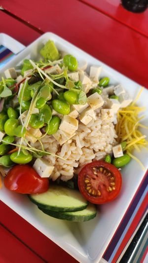 Tofu & Edamame Salat at Cafe im Kunstmuseum in Vaduz