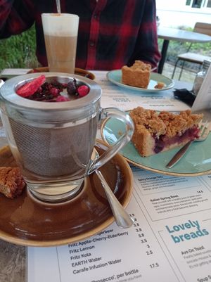 Blueberry apple crumble with tea and with a latte machiatto at Black & White Kafe in Breda