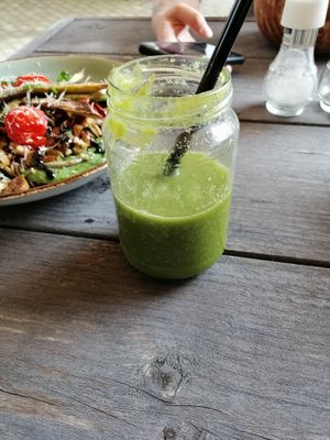 Green smoothie at Black & White Kafe in Breda