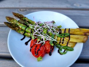 Green asparagus (a side) at Black & White Kafe in Breda