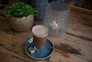 Even plantbased hot coco! at Black & White Kafe in Breda