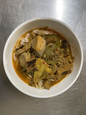 Beer curry with noodles at Ahaa Boer Vegetarian Food in Battambang