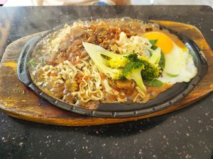 teppanyaki noodles at Monorom Garden in Battambang