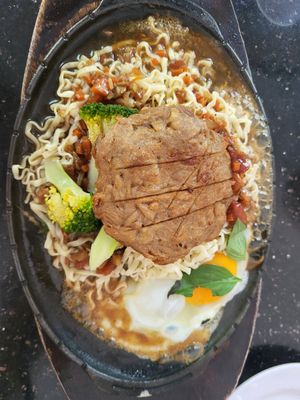 teppanyaki noodles soy meat at Monorom Garden in Battambang