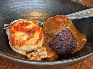 Sticky date and longan pudding at Empress in Central Singapore