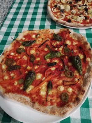 Spicy pizza at Verde Rucola in Cordoba