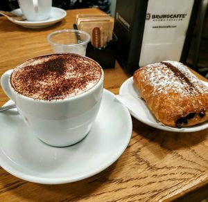 Cappuccino soia e saccottino al cioccolato at Ovita in Bari