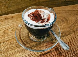 Cioccolata calda con panna vegetale at Ovita in Bari