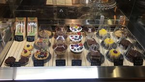 Scelta dei dolci at Ovita in Bari