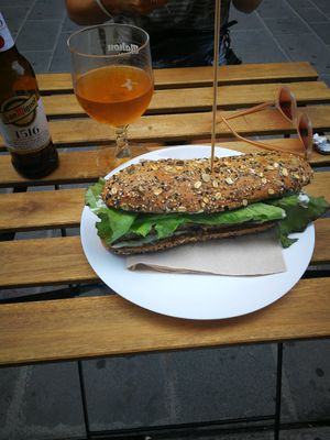 Vegan lentils sandwich at Ovita in Bari