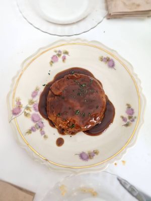 Tortilla de papas al whisky. Predominio de la salsa, no había casi opción a saber el sabor de la tortilla por toda la cantidad de salsa. at Vegani in Sevilla