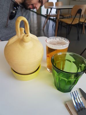 Agua en botijo at Vegani in Sevilla