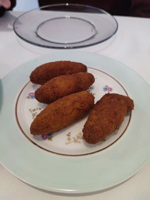 Croquetas. Nos cobraron 1,5 € extra por UNA croqueta más. at Vegani in Sevilla