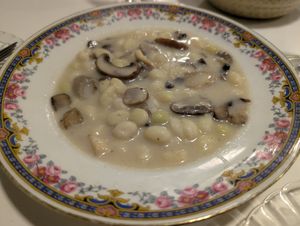 Beans in mushrooms at Vegani in Sevilla