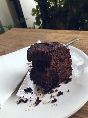 Vegan chocolate fudge cake. Do not be deceived: this thing is a BEAST. But we’ll worth the fullness of enjoyed alone ;) at Bang Bang in Siem Reap