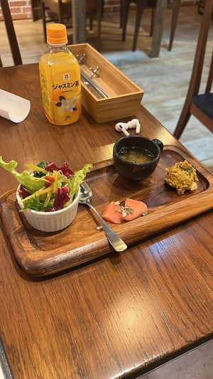 entrées! (thought it was miso, that soup is salty idk why) #Veganuary at Premarché Alternative Diner in Kyoto